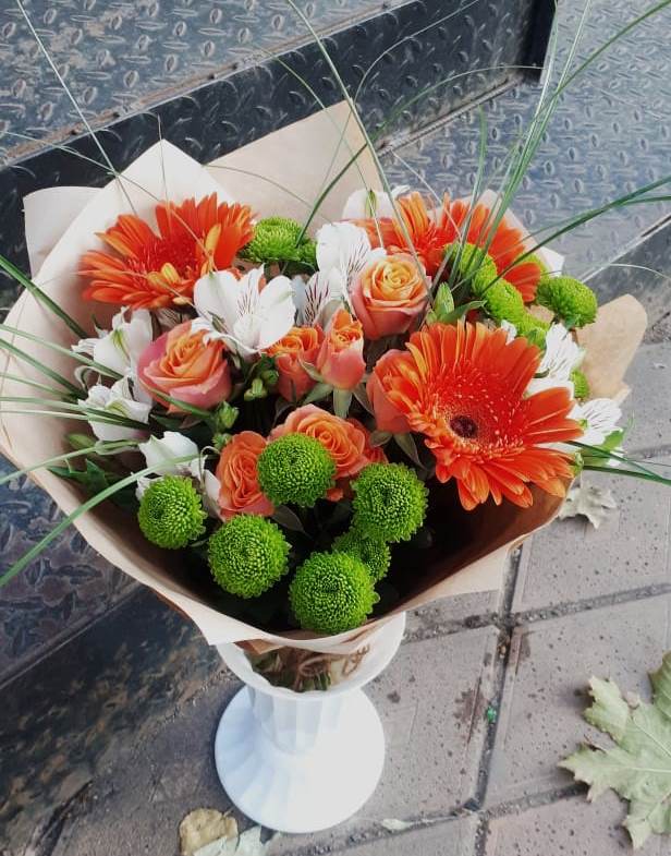 Букет цветов из: Герберы, Хризантемы, Альстромерии и Розы в Тырныаузе