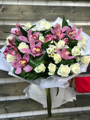 Букет цветов из: Розы и Хризантемы в Тырныаузе