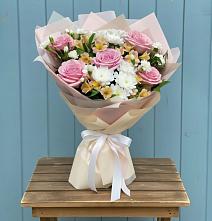 Букет цветов из:  Гвоздики, Орхидеи и Розы в Тырныаузе