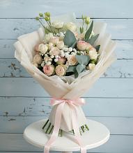 Букет цветов из:  Розы и Лизиантусы в Тырныаузе