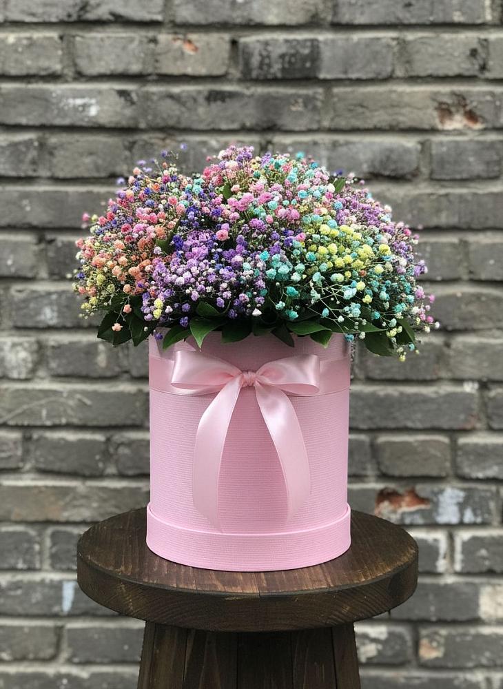 Цветочная композиция из Гипсофила и Розы в шляпной коробке в Тырныаузе