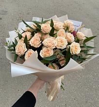 Букет Кремовые розы Латте в Тырныаузе