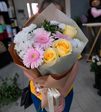 Букет цветов из:  Герберы, Розы и Хризантемы в Тырныаузе