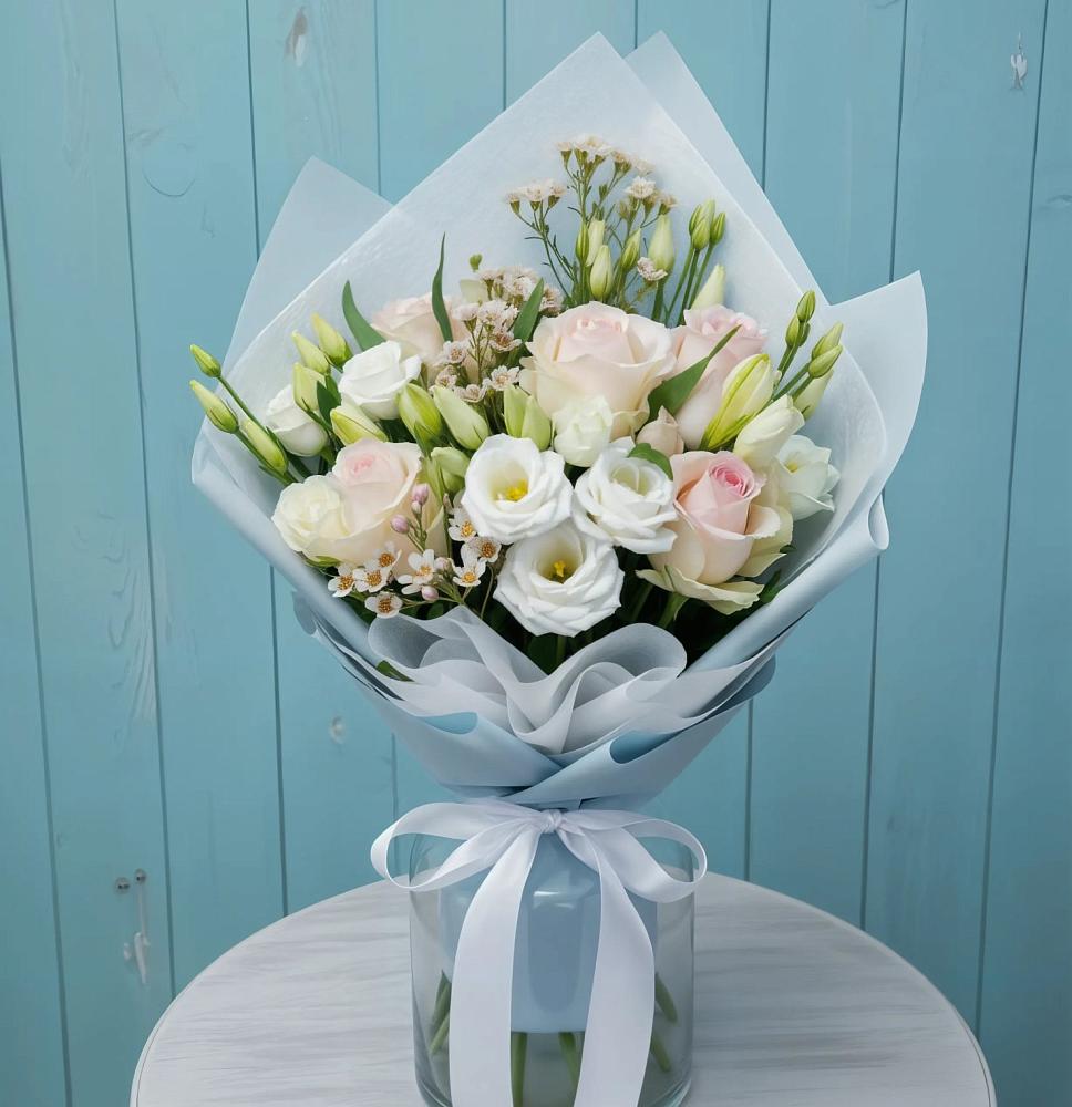 Букет цветов из: Розы и Лизиантусы в Тырныаузе