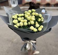 Букет Белые кустовые розы Солинеро в Тырныаузе