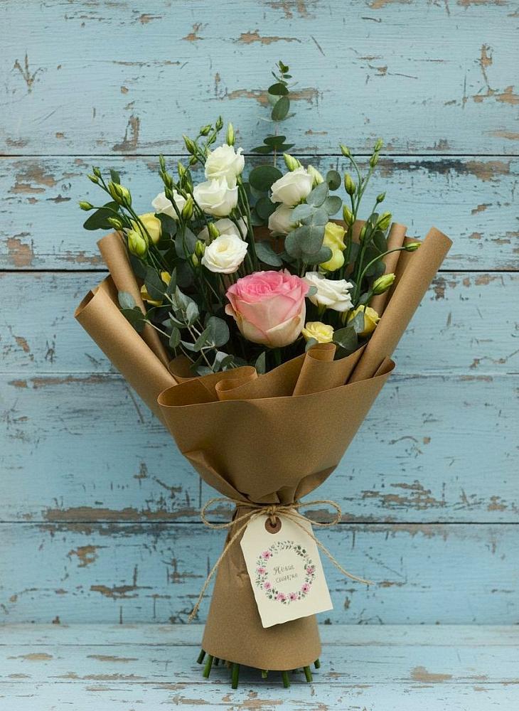 Букет цветов из: Розы и Лизиантусы в Тырныаузе