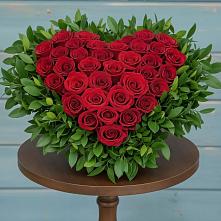 Цветочная композиция из Розы в виде сердца в Тырныаузе