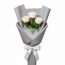 Букет 3 белые розы в Тырныаузе