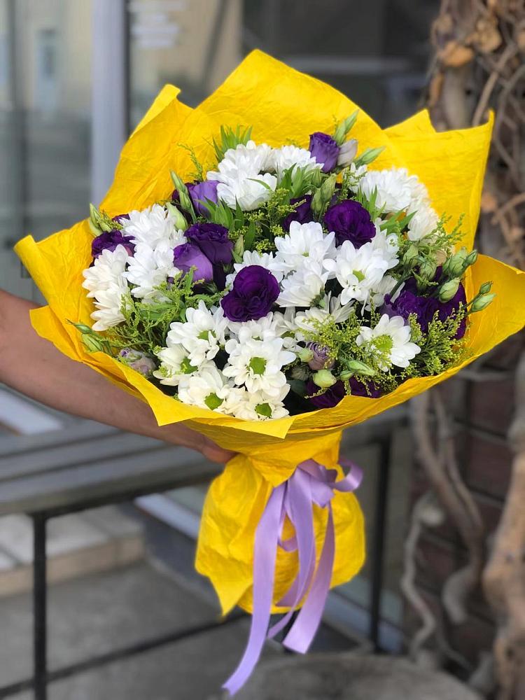 Букет цветов из: Ирисы, Хризантемы и Ромашки в Тырныаузе