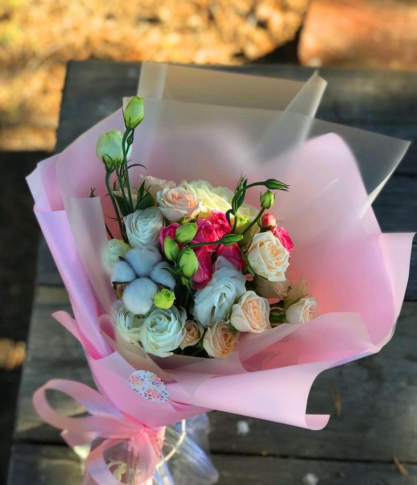 Букет цветов из: Розы и Лизиантусы в Тырныаузе