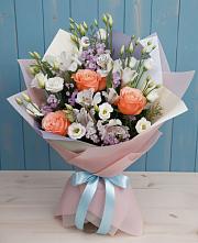 Букет цветов из:  Лизиантусы, Розы, Альстромерии и Гипсофила в Тырныаузе
