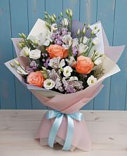 Букет цветов из:  Лизиантусы, Розы, Альстромерии и Гипсофила в Тырныаузе