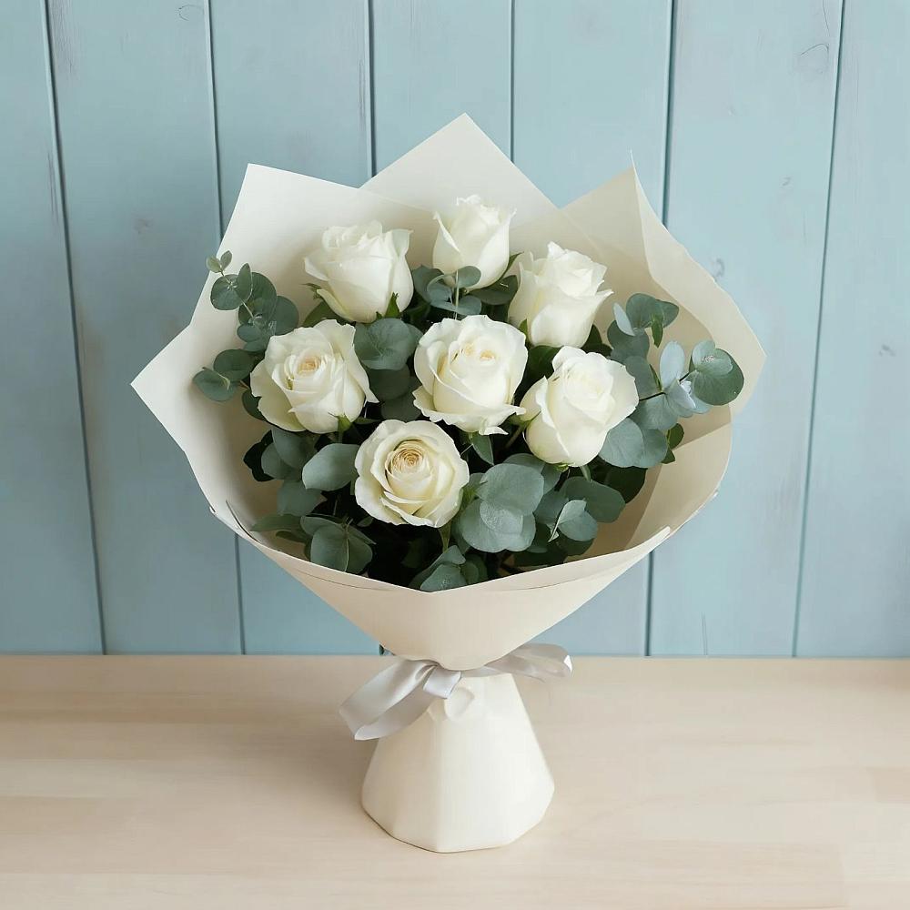 Букет Белые розы в Эвкалипте в Тырныаузе