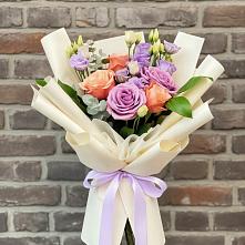 Букет цветов из:  Лизиантусы и Розы в Тырныаузе