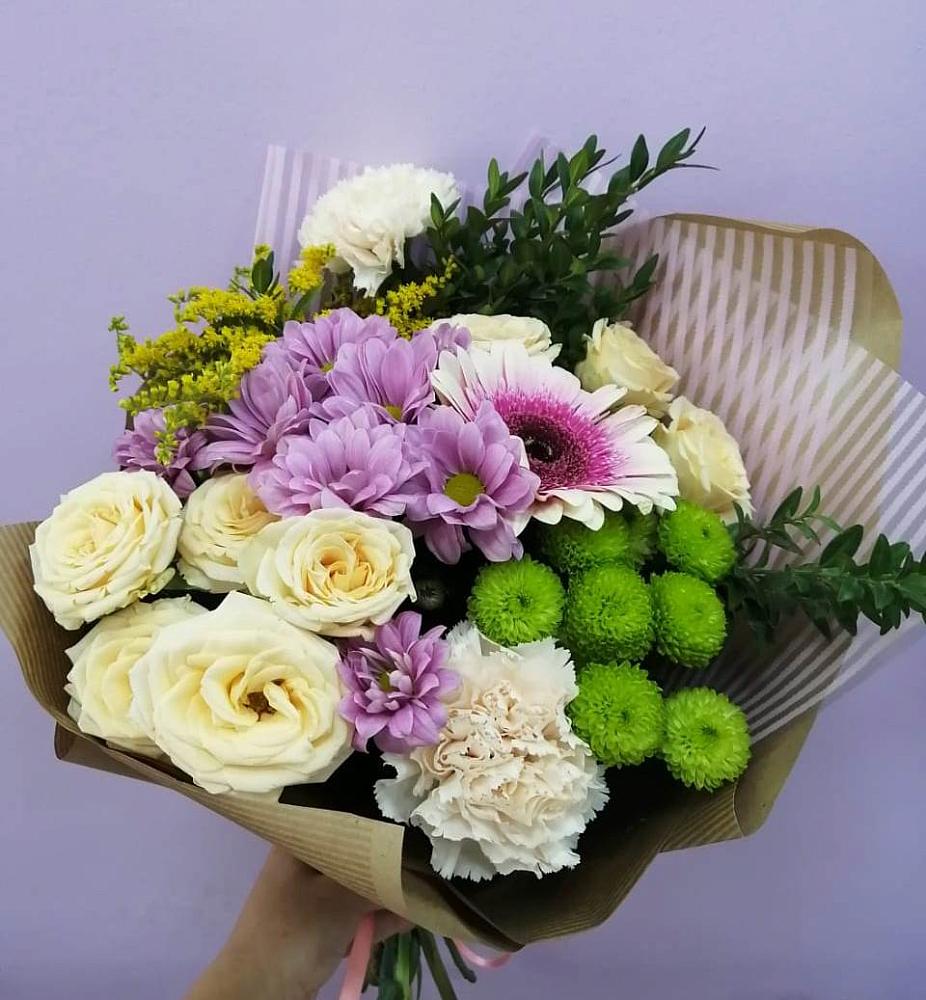 Букет цветов из: Хризантемы, Розы, Гвоздики и Герберы в Тырныаузе