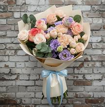 Букет цветов из:  Розы, Лизиантусы и Гвоздики в Тырныаузе