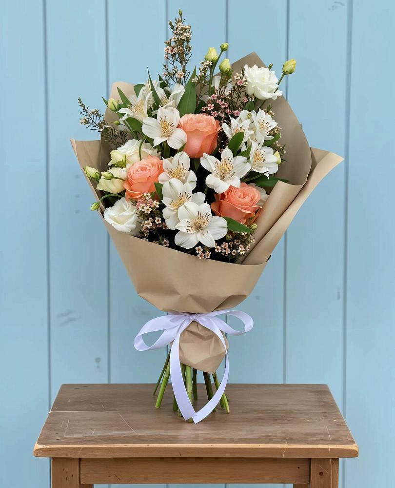 Букет цветов из: Альстромерии, Лизиантусы, Розы и Хризантемы в Тырныаузе