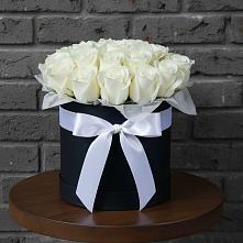 Цветочная композиция из Розы в шляпной коробке в Тырныаузе